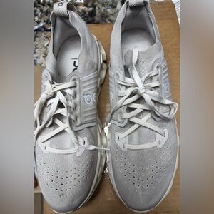 On Cloud women’s 9 CloudSwift- customer return- no box